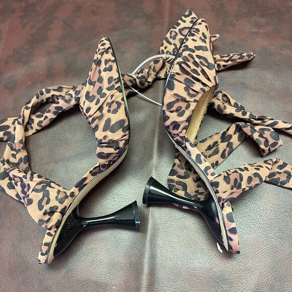 Gianni Bini Henzlee leopard lace up heels, size 6‎ new without tags - Picture 6 of 13